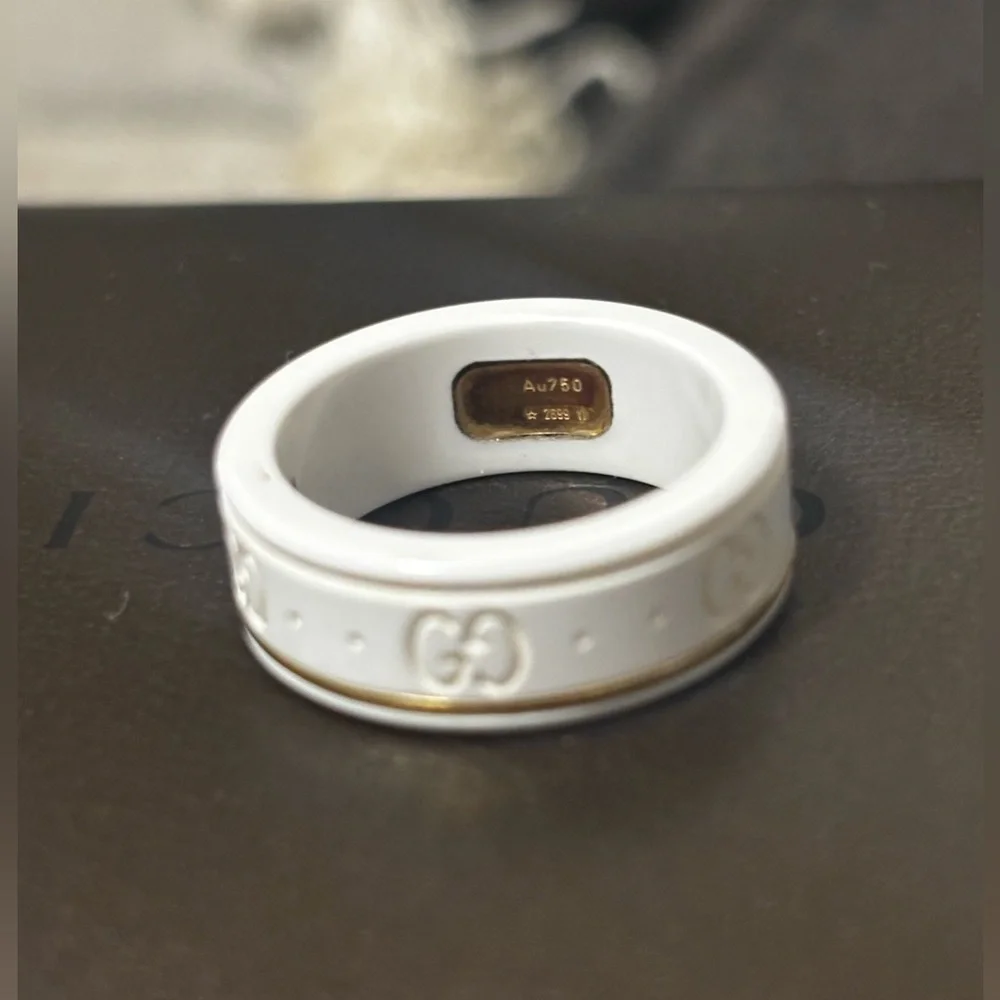 Gucci White and Gold Wearable Ring - Picture 6 of 6